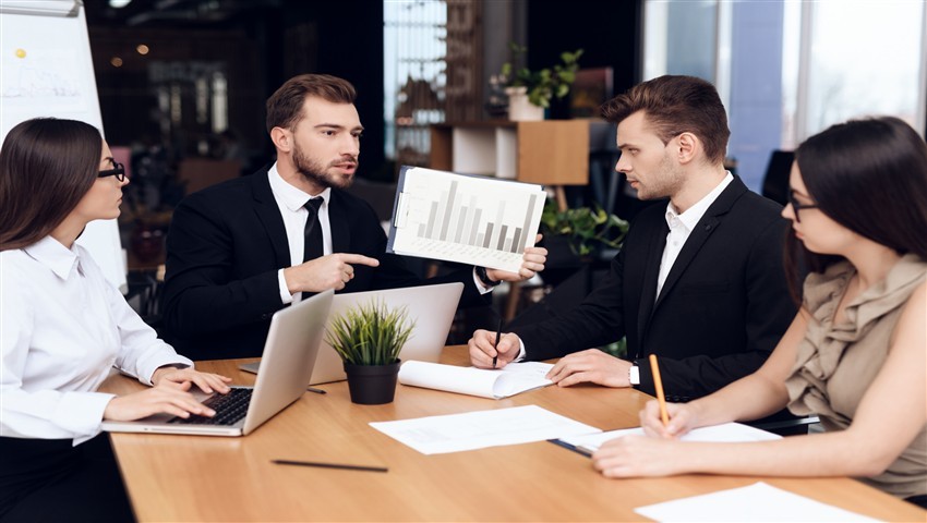 Leading Organisations Through Economic Uncertainty: Lessons For Management Graduates | One of the Top B Schools in India